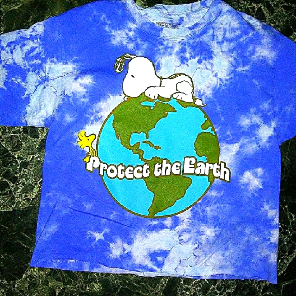 Snoopy earth crop t NWT